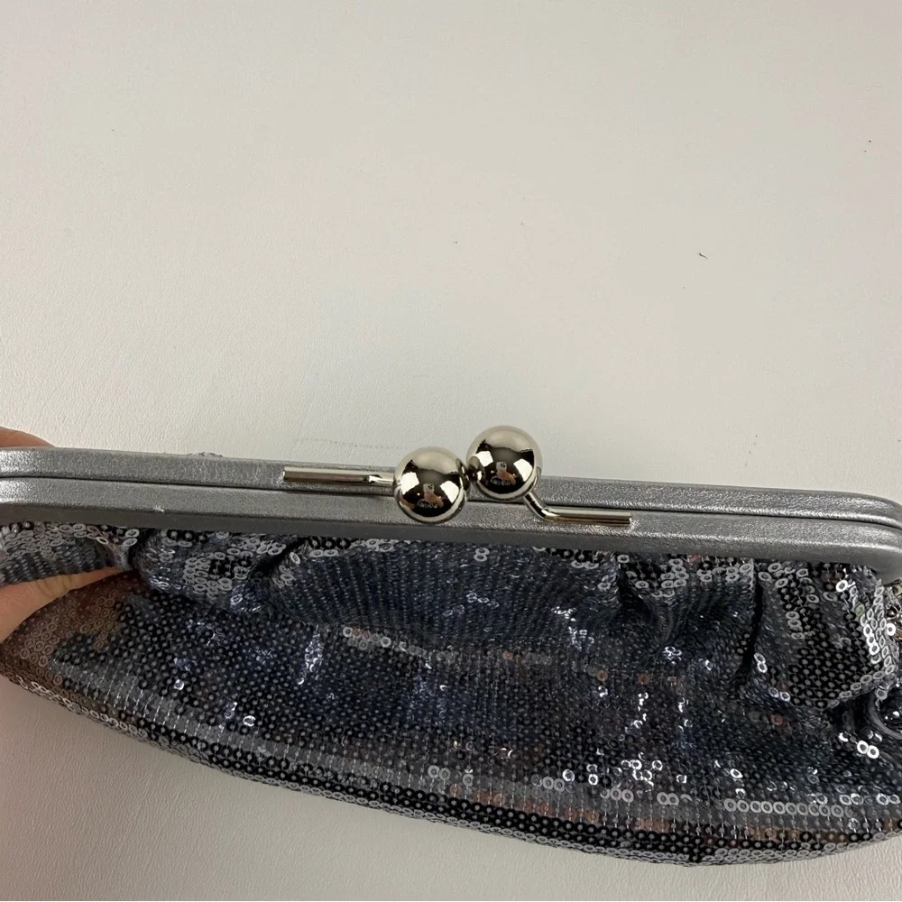 Coach Julia Limited Edition Silver Sequin Kisslock Clutch Wristlet - Picture 7 of 14